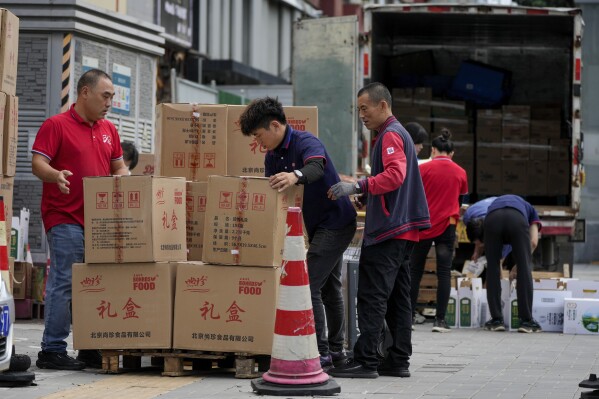 随着中国政府继续努力应对需求滞后，8月份中国经济走软