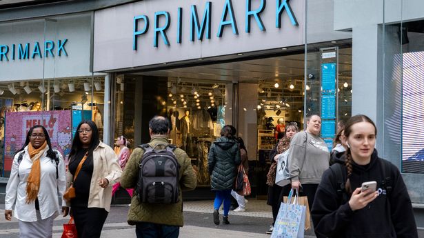 顾客们坚持认为Primark这款价值38英镑的秋季人造毛皮大衣穿在身上“太棒了”