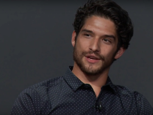 泰勒·波西(Tyler Posey)对过去的裸照泄露毫不在意，在OnlyFans上拥抱性