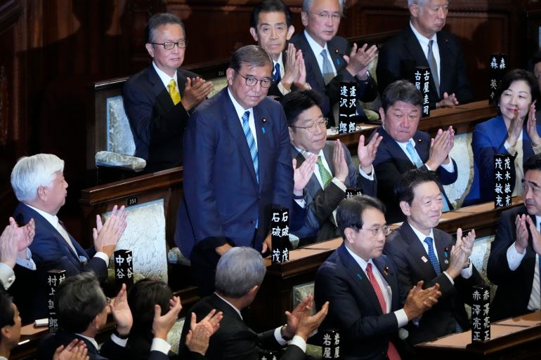 日本首相石破在议会投票中胜出，领导少数派政府