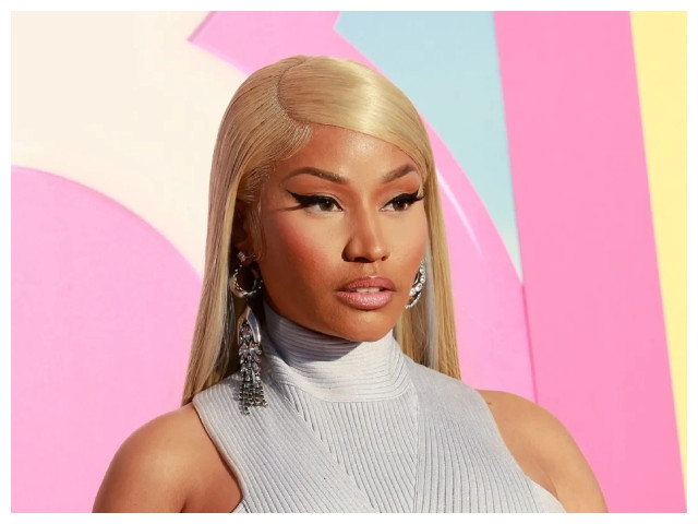 Nicki Minaj批评说唱歌手与白人拥有的唱片公司签约