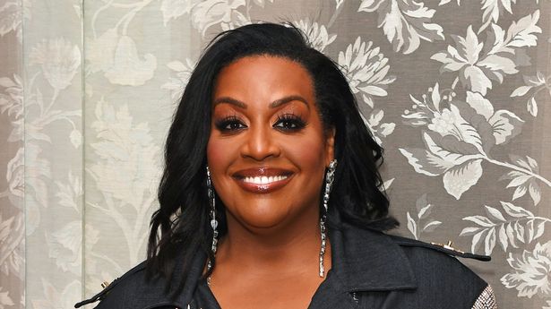 艾莉森·哈蒙德(Alison Hammond)在GBBO上透露了令人惊讶的幕后角色，她“终于感到自在了”