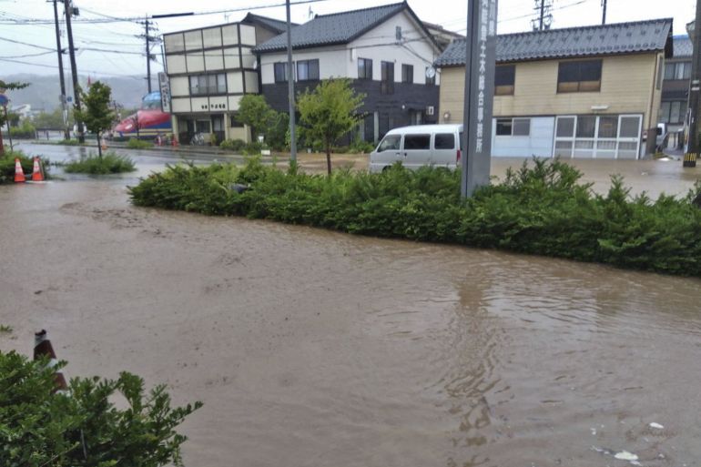 由于暴雨引发洪水，日本下令数千人撤离地震灾区